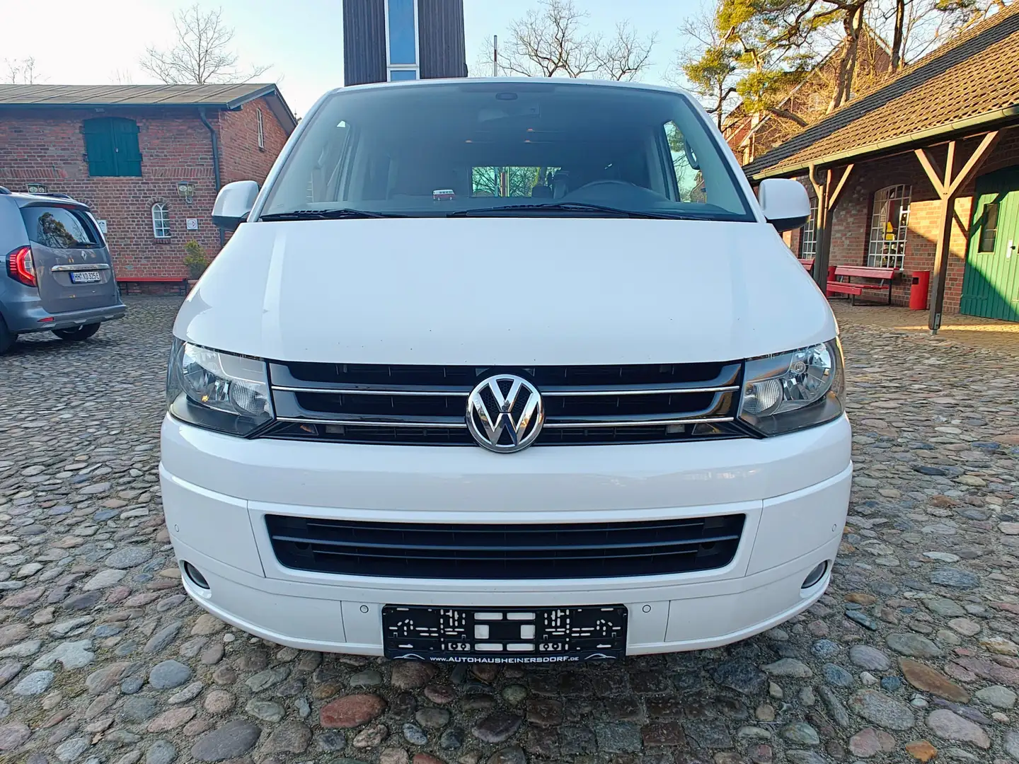 Volkswagen T5 Multivan Multivan Startline 2,0 TDI Automatik Weiß - 2