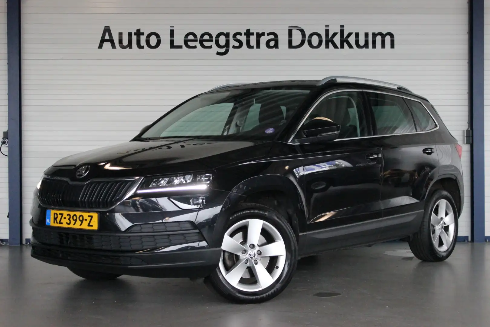 Skoda Karoq 1.0 TSI Style Trekhaak | Full LED | Carplay | Keyl Zwart - 1