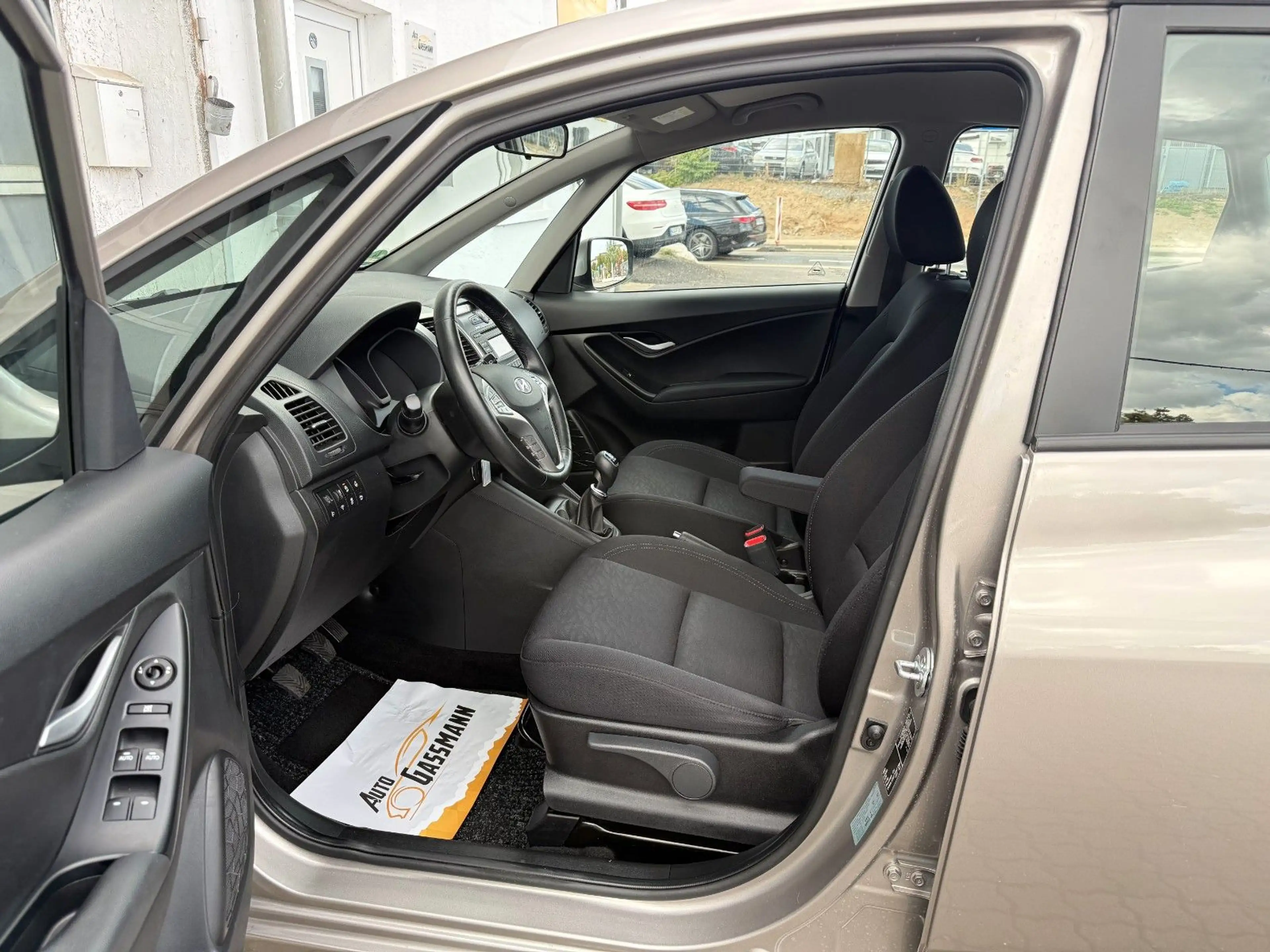 Hyundai iX20 1.6i YES! Klimaauto. SHZ+LKHZ PDC Tempomat — photo 8