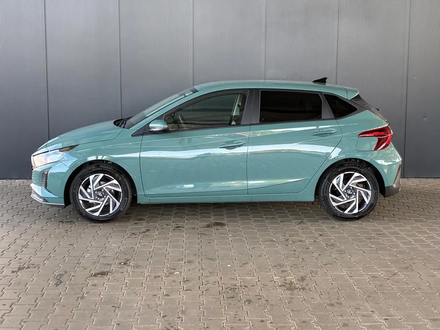 Hyundai i20 Pure 1.2 MPI / Navi PDC Hinten + Kamera Abgedun... Grün - 2