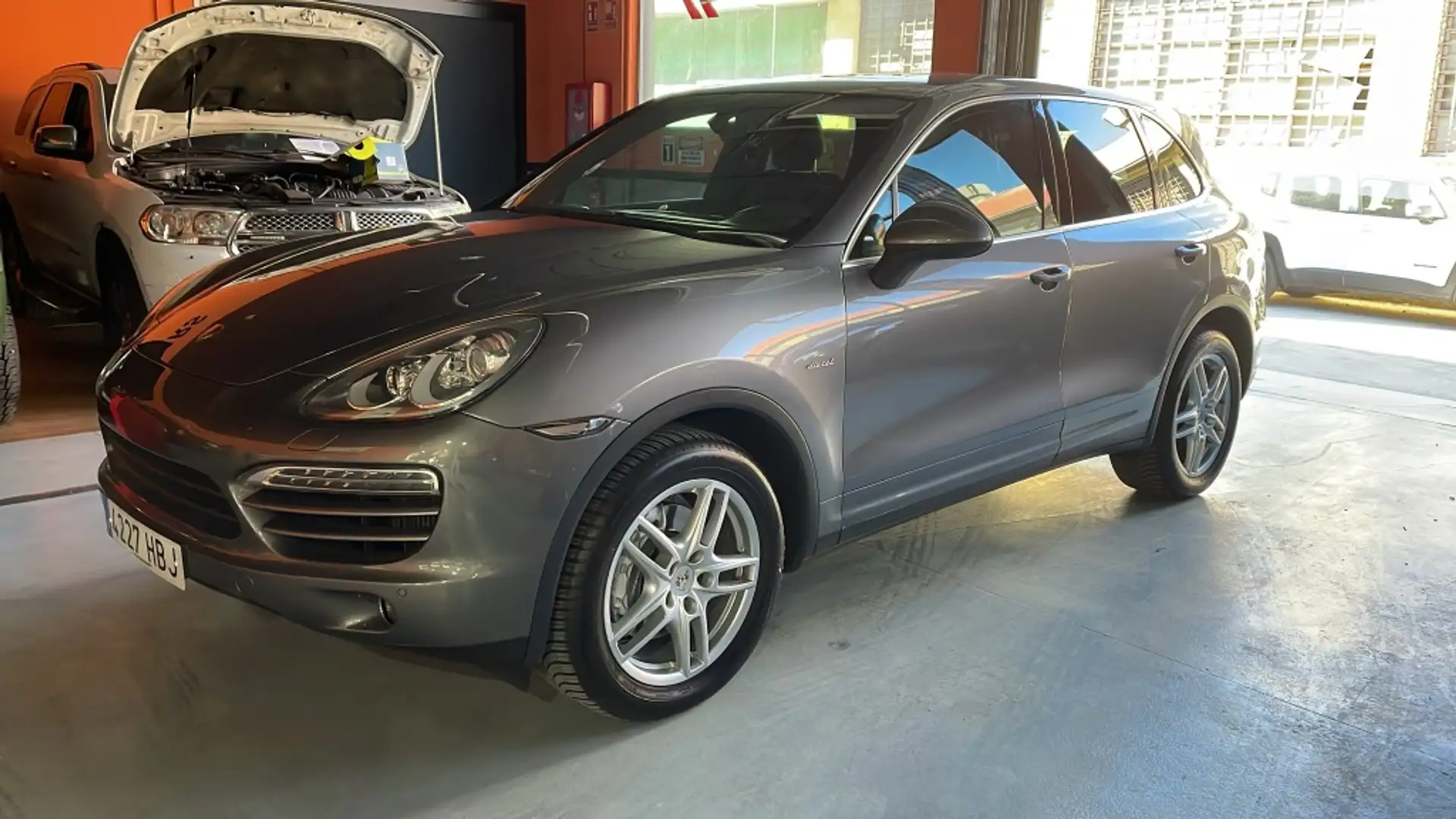 Porsche Cayenne Diesel 245 Aut. Gris - 1