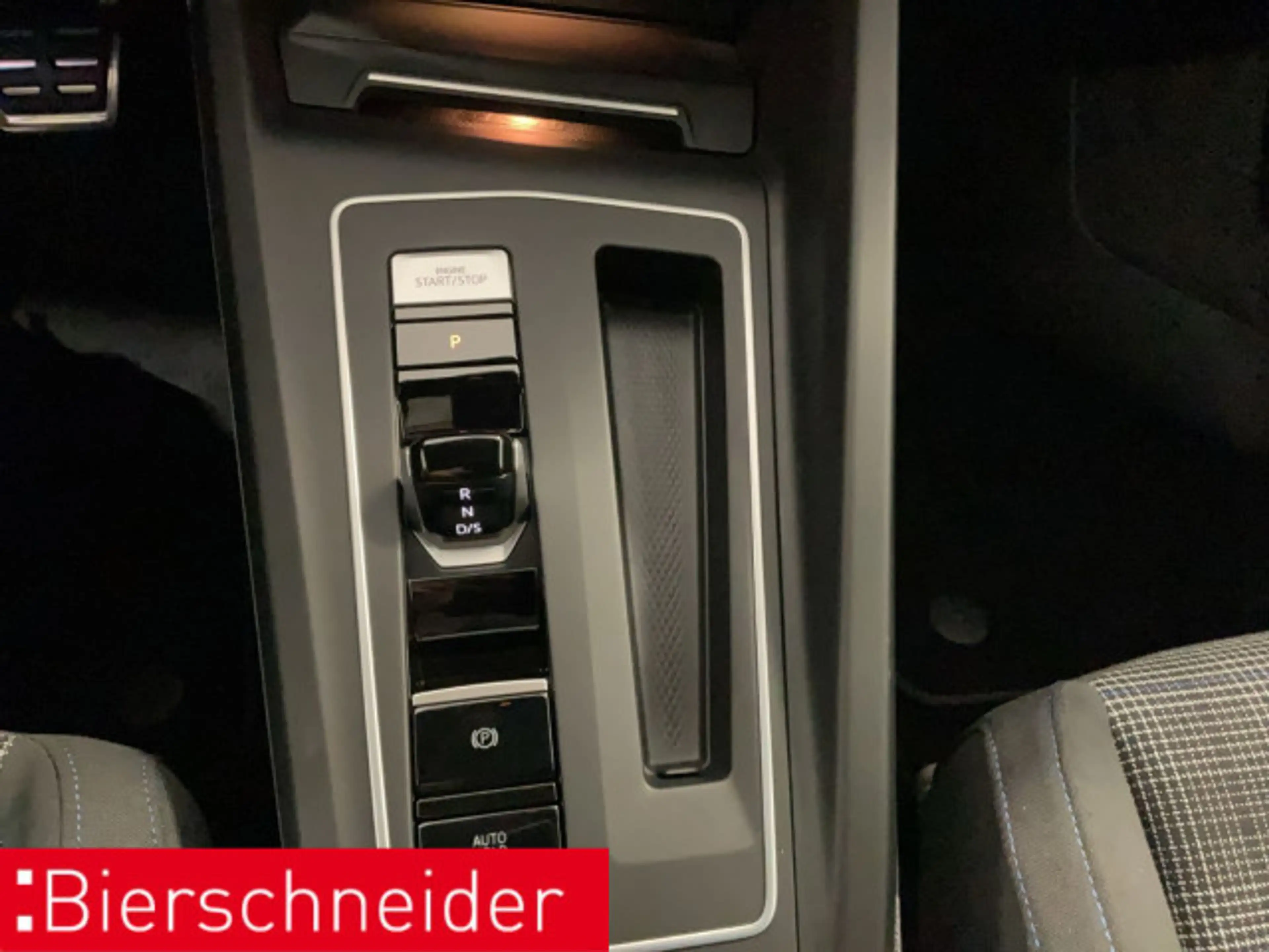 Volkswagen Golf GTE 8 1.4 TSI DSG GTE AHK MATRIX NAVI CAM ACC 1 — photo 15