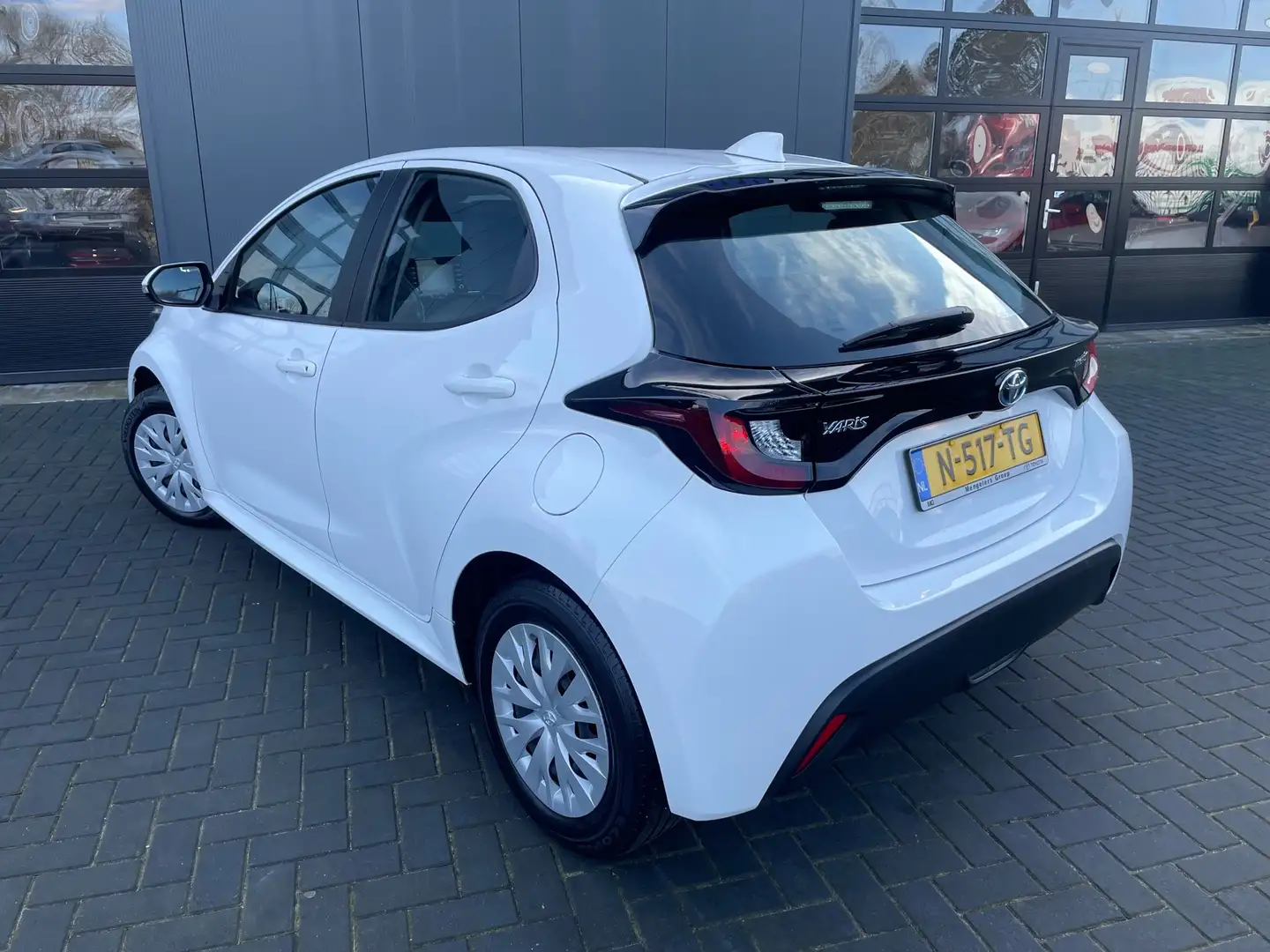 Toyota Yaris 1.5 Hybrid Active NL.Auto/Automaat/Camera/Climatro Weiß - 2