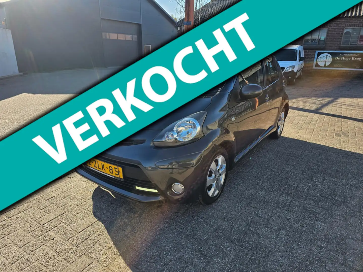 Toyota Aygo 1.0 VVT-i Xpress,Apk,Nap,Airco,Trekhaak Gris - 1