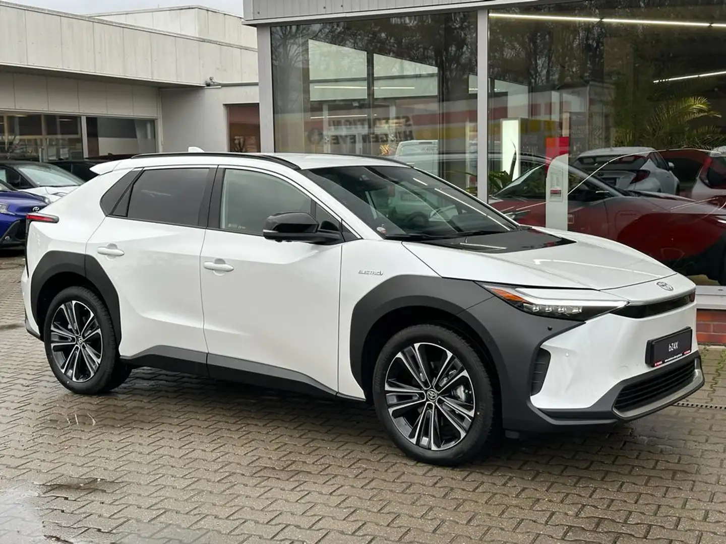 Toyota bZ4X Comfort- & Technikpaket Weiß - 2