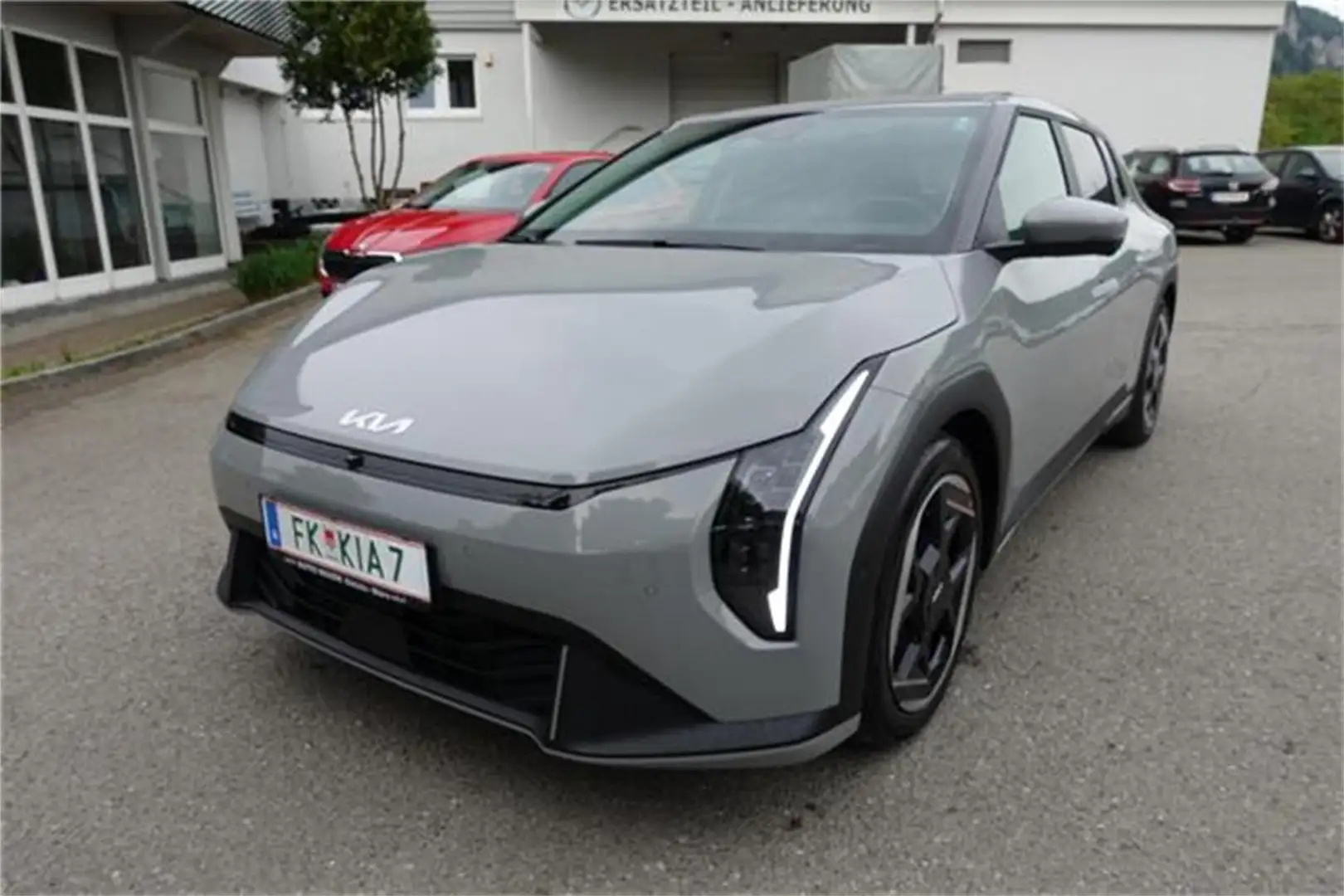 Kia EV4 HB FWD 81,4kWh Earth Plus Grau - 1
