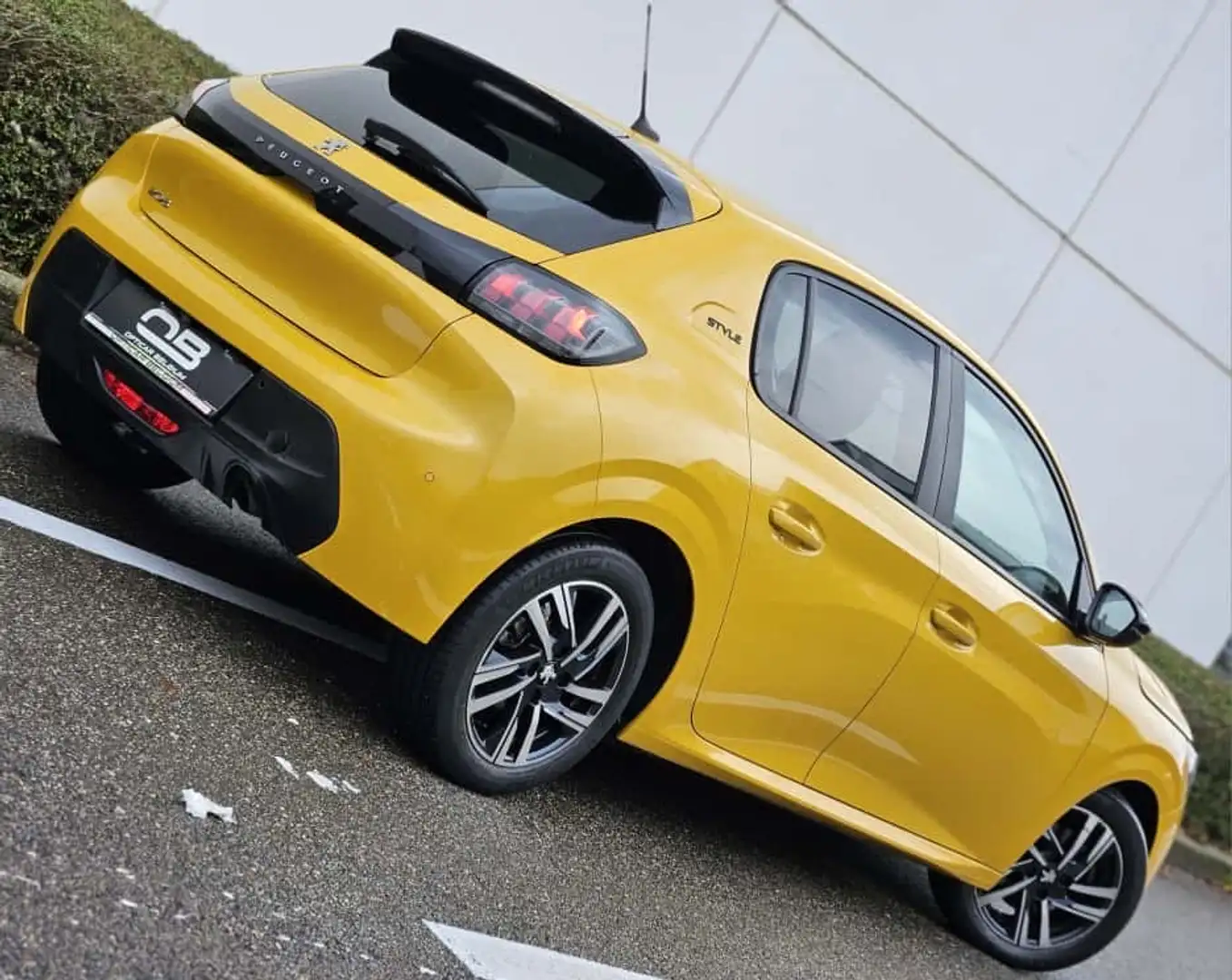 Peugeot 208 *** 1.5 Hdi - 2023 - camera - Garantie *** Jaune - 2