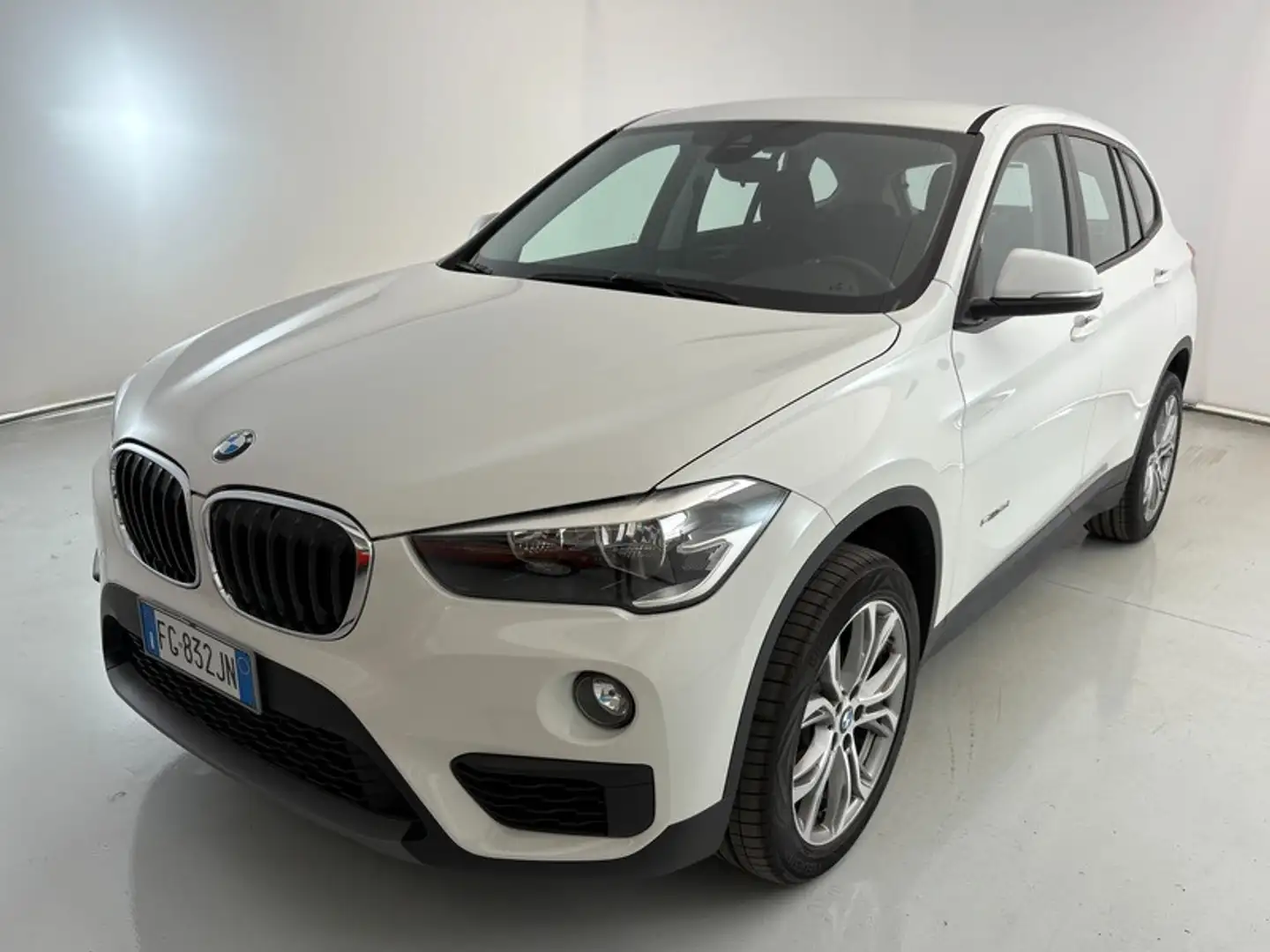 BMW X1 sdrive18d xLine auto White - 1