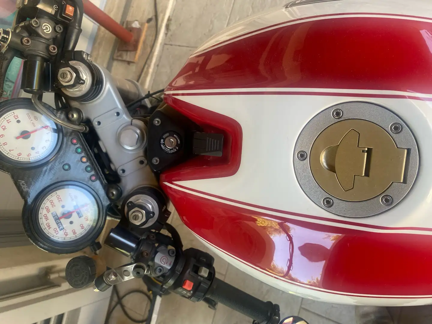 Ducati Monster 900 Rosso - 2