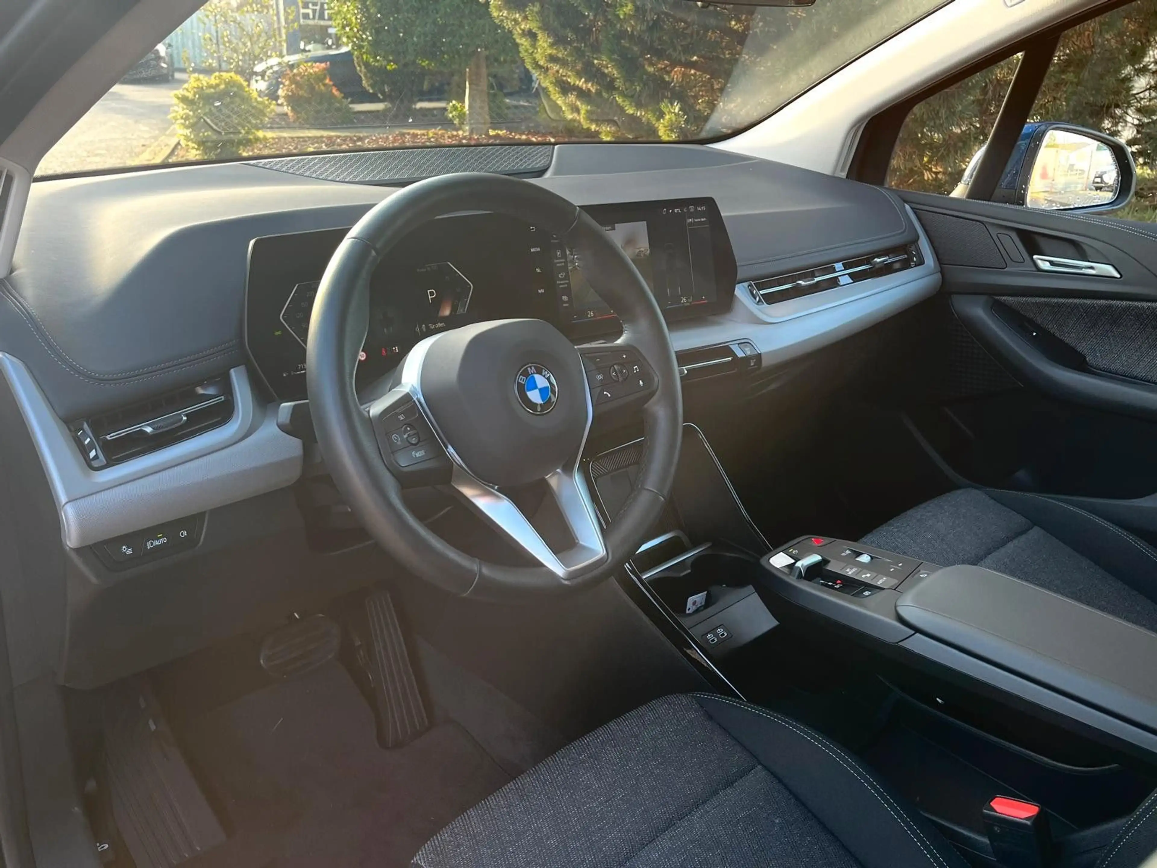BMW 216 i Active Tourer — photo 10