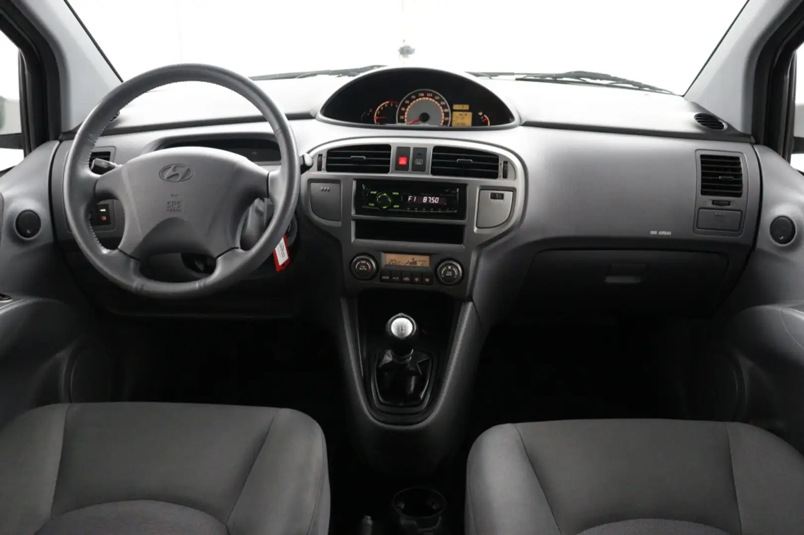 Hyundai Matrix 1.5 CRDi VGT Dynamic Grau - 2