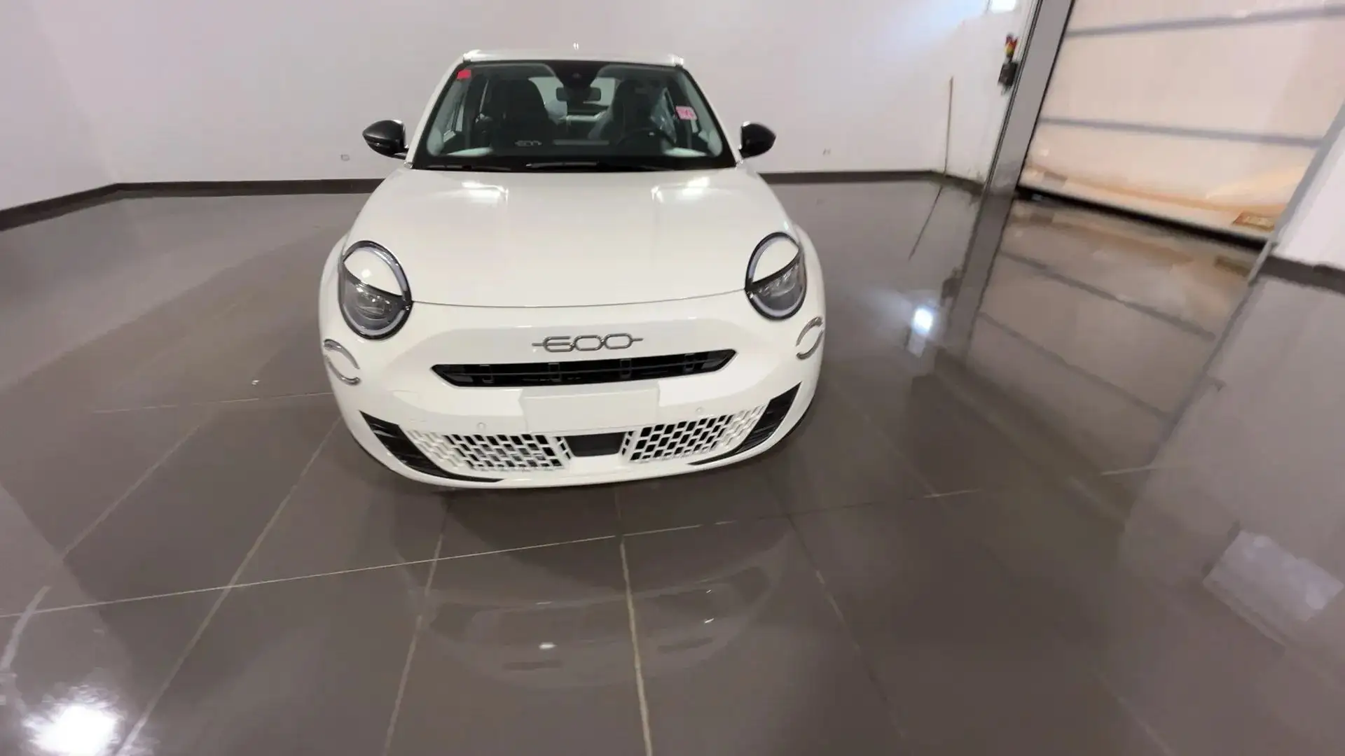 Fiat 600 600 1.2 Hybrid MHEV 100cv e-DCT Білий - 2