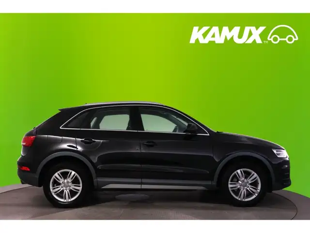 Audi Q3 view 3