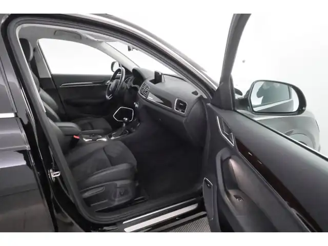 Audi Q3 view 21