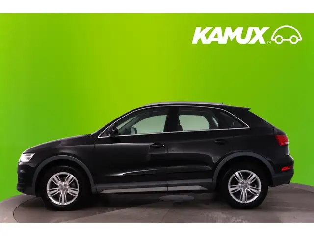 Audi Q3 view 8