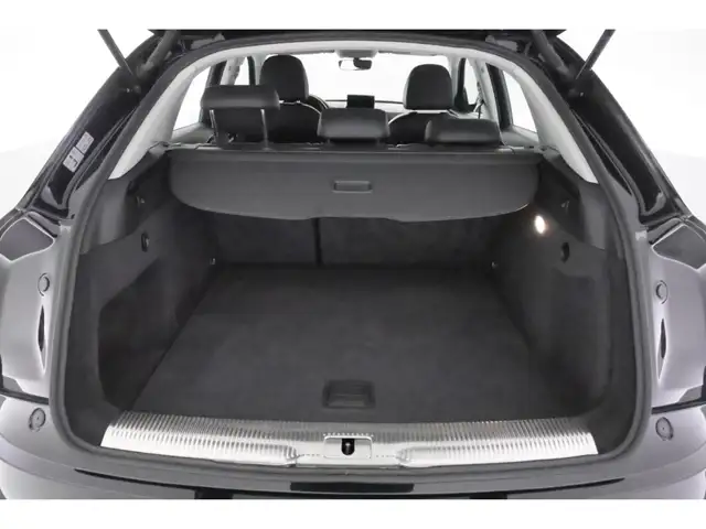 Audi Q3 view 20