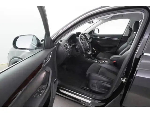 Audi Q3 view 17