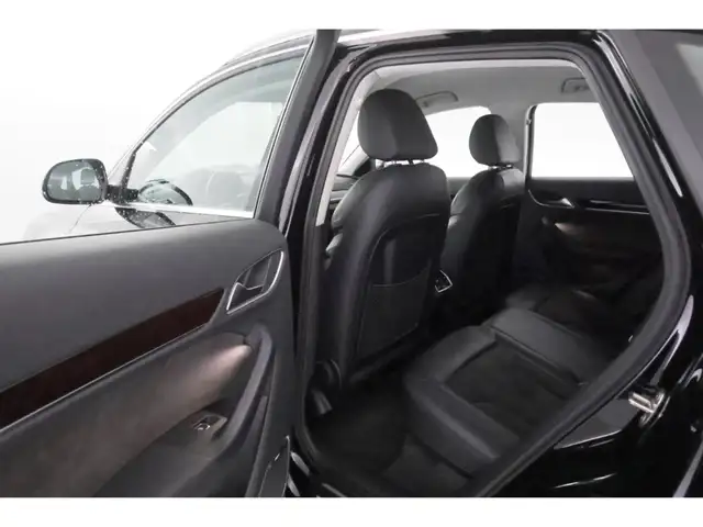 Audi Q3 view 19