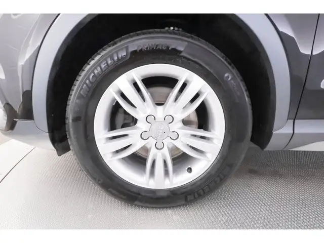Audi Q3 view 16