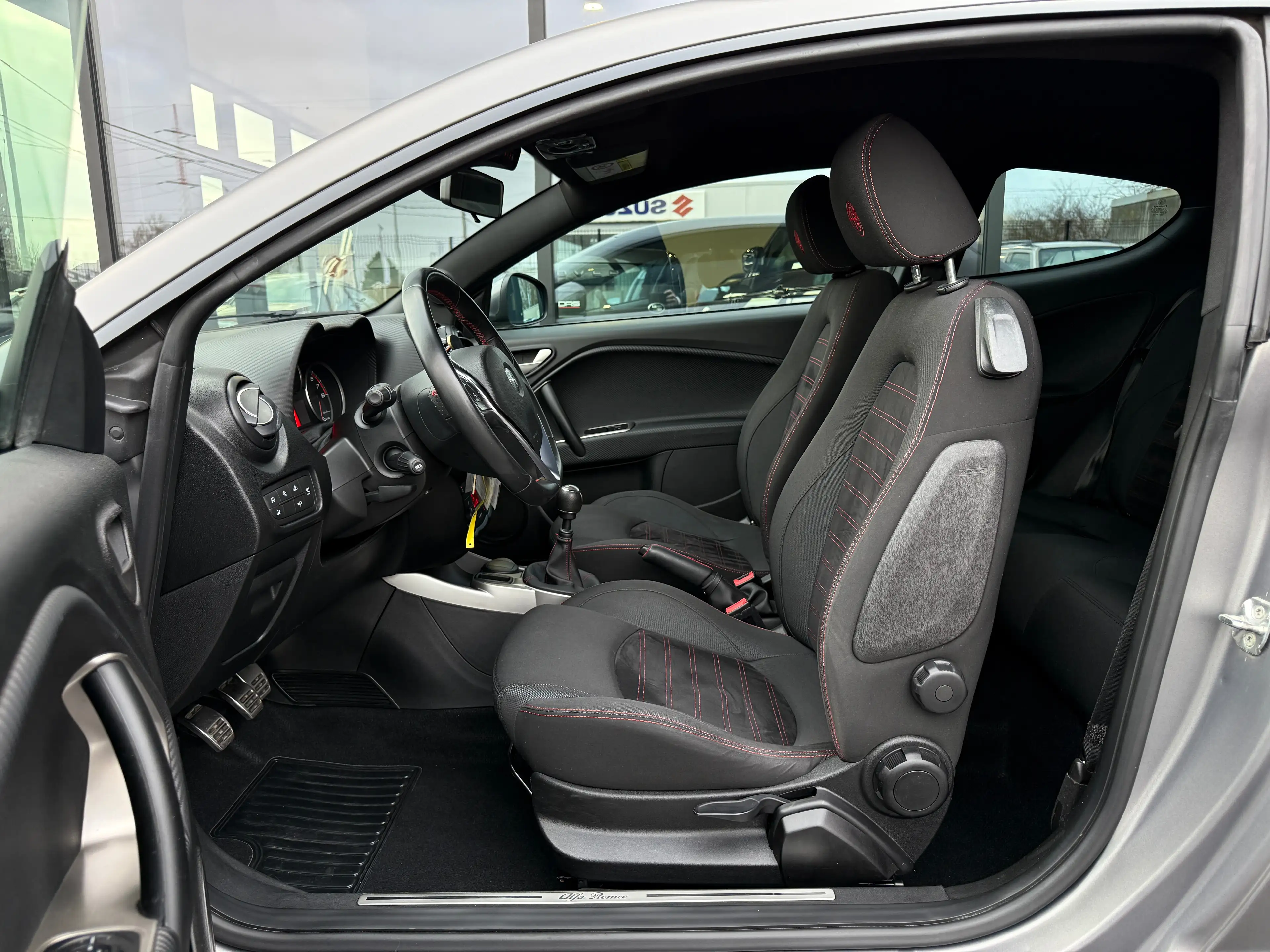 Alfa Romeo MiTo 1.4i 78CV SPORT !! MAT D’ORiGiNE !! CRUiSE CLiM+ — photo 11