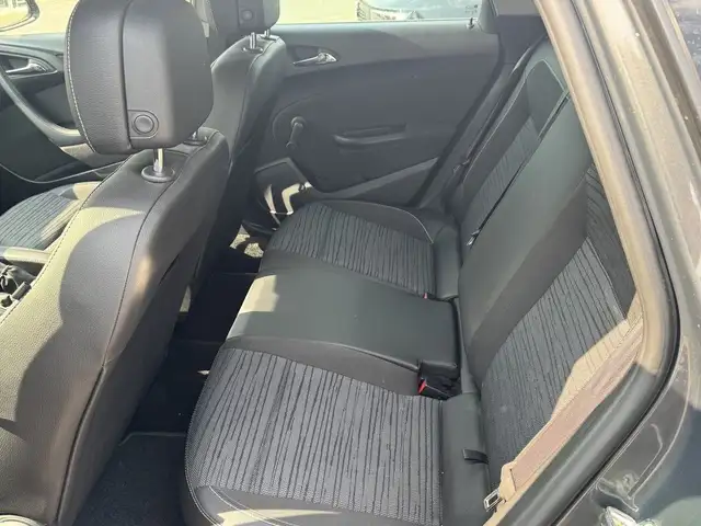 Opel Astra view 5