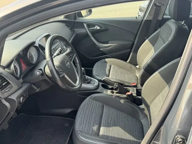 Opel Astra view 6