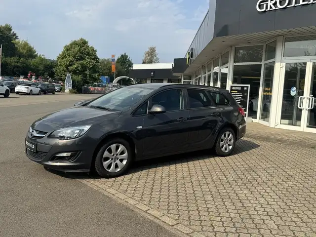Opel Astra view 2