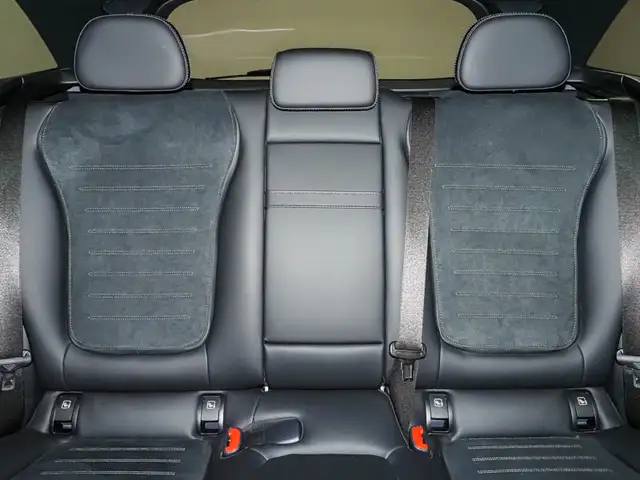 Mercedes-Benz GLC view 11