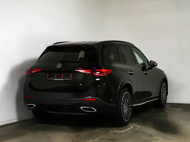 Mercedes-Benz GLC view 3