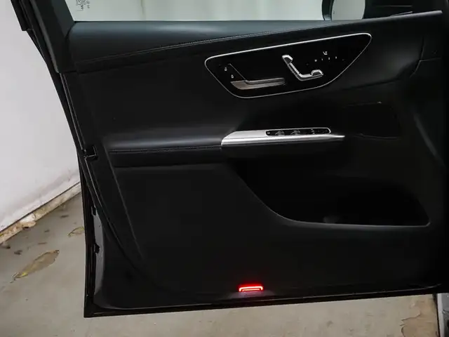 Mercedes-Benz GLC view 9