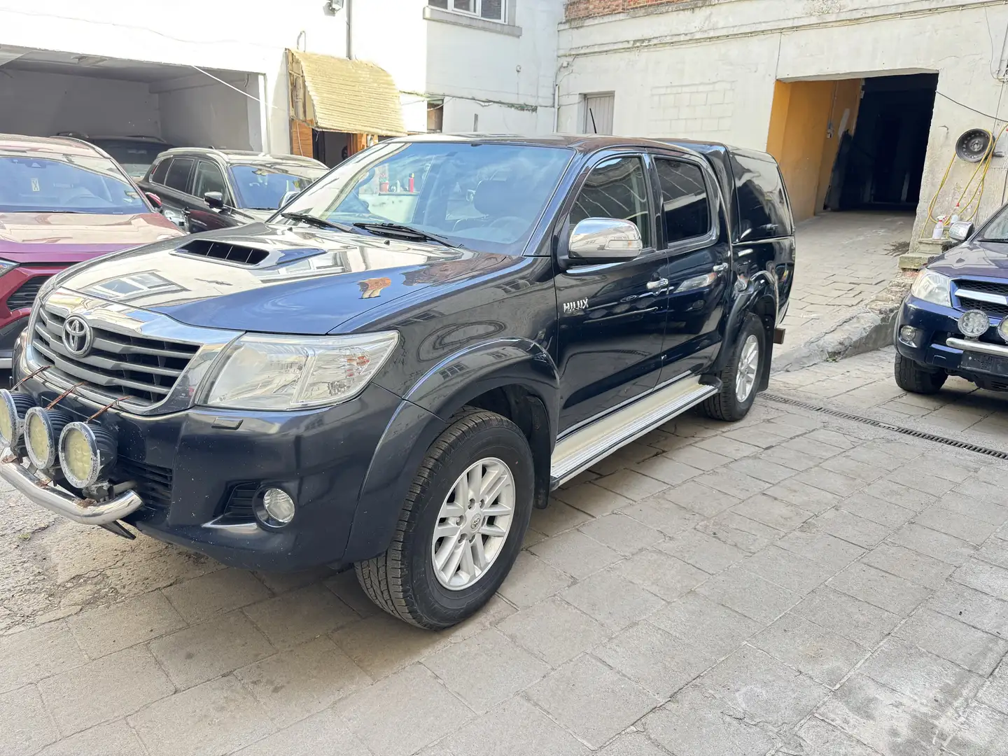 Toyota Hilux 3.0 D-4D 4WD SRX Bleu - 1