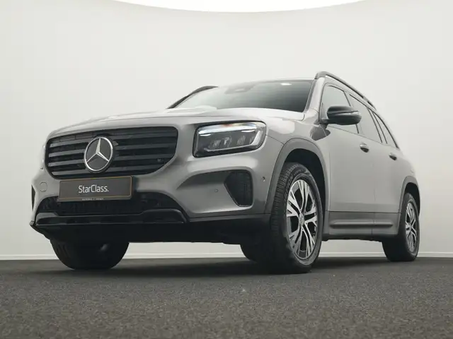 Mercedes-Benz GLB view 10