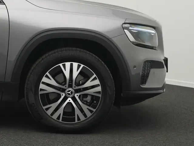 Mercedes-Benz GLB view 8