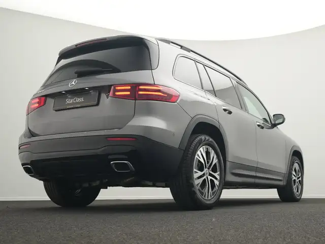 Mercedes-Benz GLB view 11