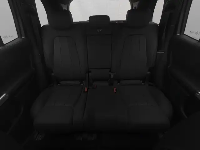 Mercedes-Benz GLB view 23