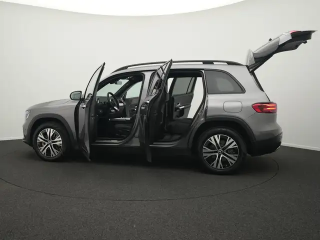 Mercedes-Benz GLB view 16