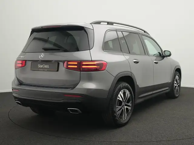 Mercedes-Benz GLB view 3