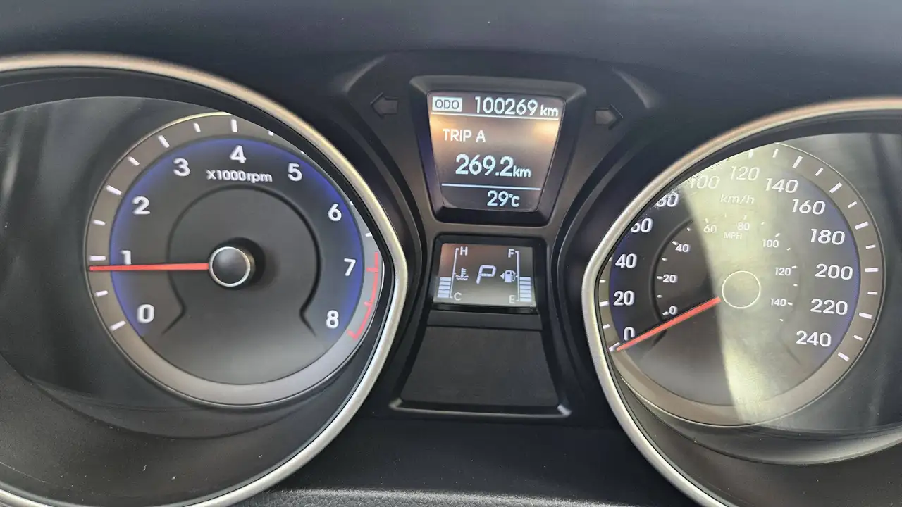 Hyundai ELANTRA снимка Hyundai ELANTRA