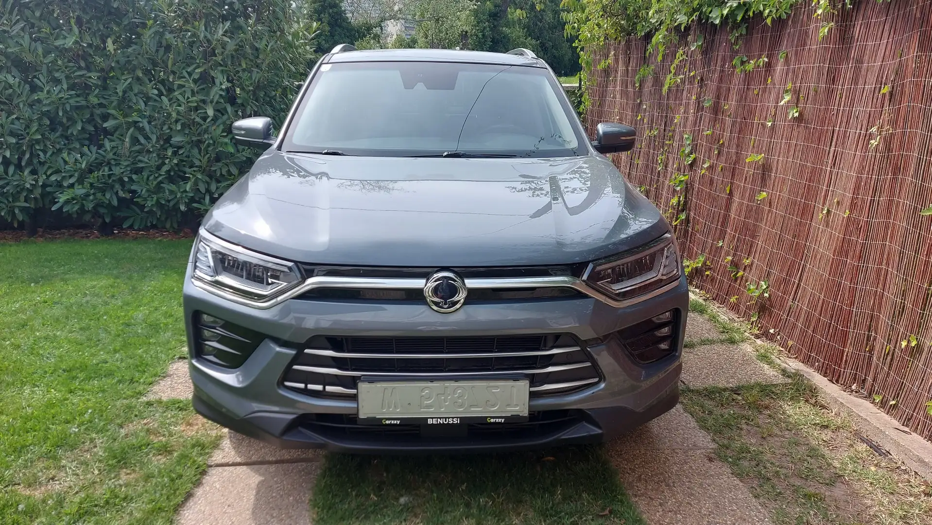 SsangYong Korando 1,6 Diesel Dream Aut. Grau - 1