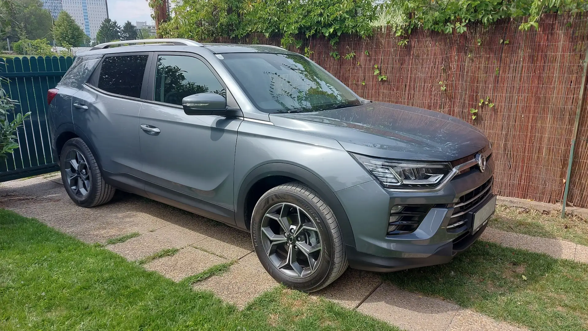 SsangYong Korando 1,6 Diesel Dream Aut. Grau - 2