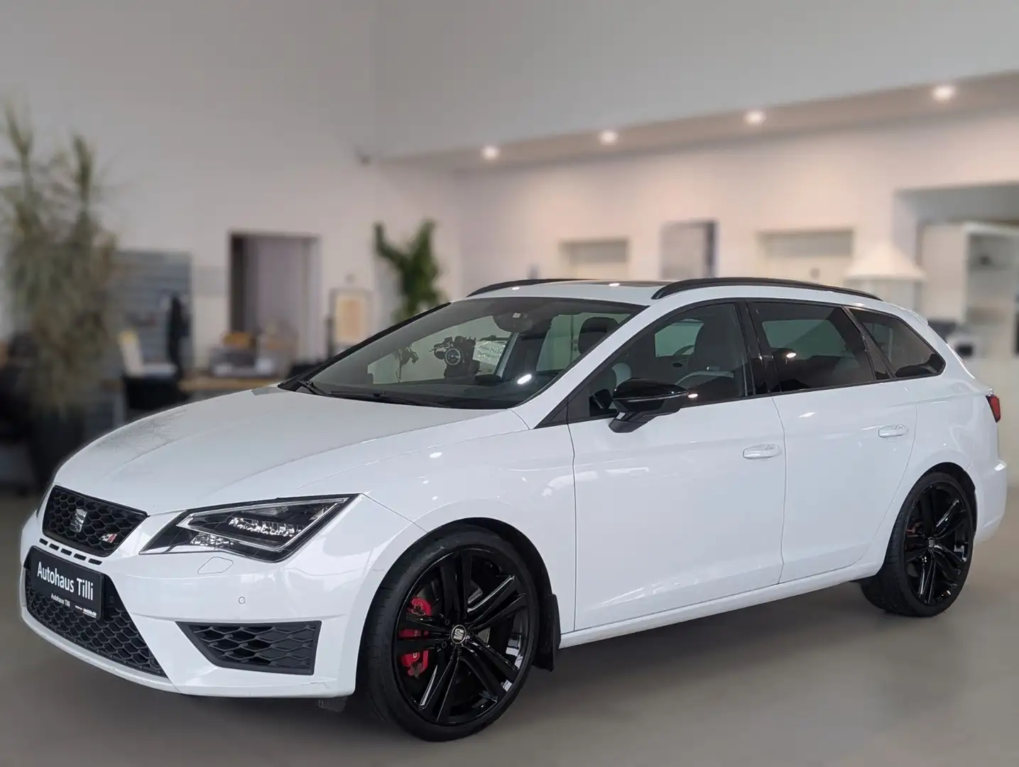 SEAT Leon ST 2.0 TSI Cupra 290 DSG /Pano/SHZ/PDC Weiß - 1