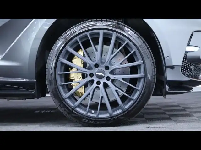 Aston Martin DBX 707 V8