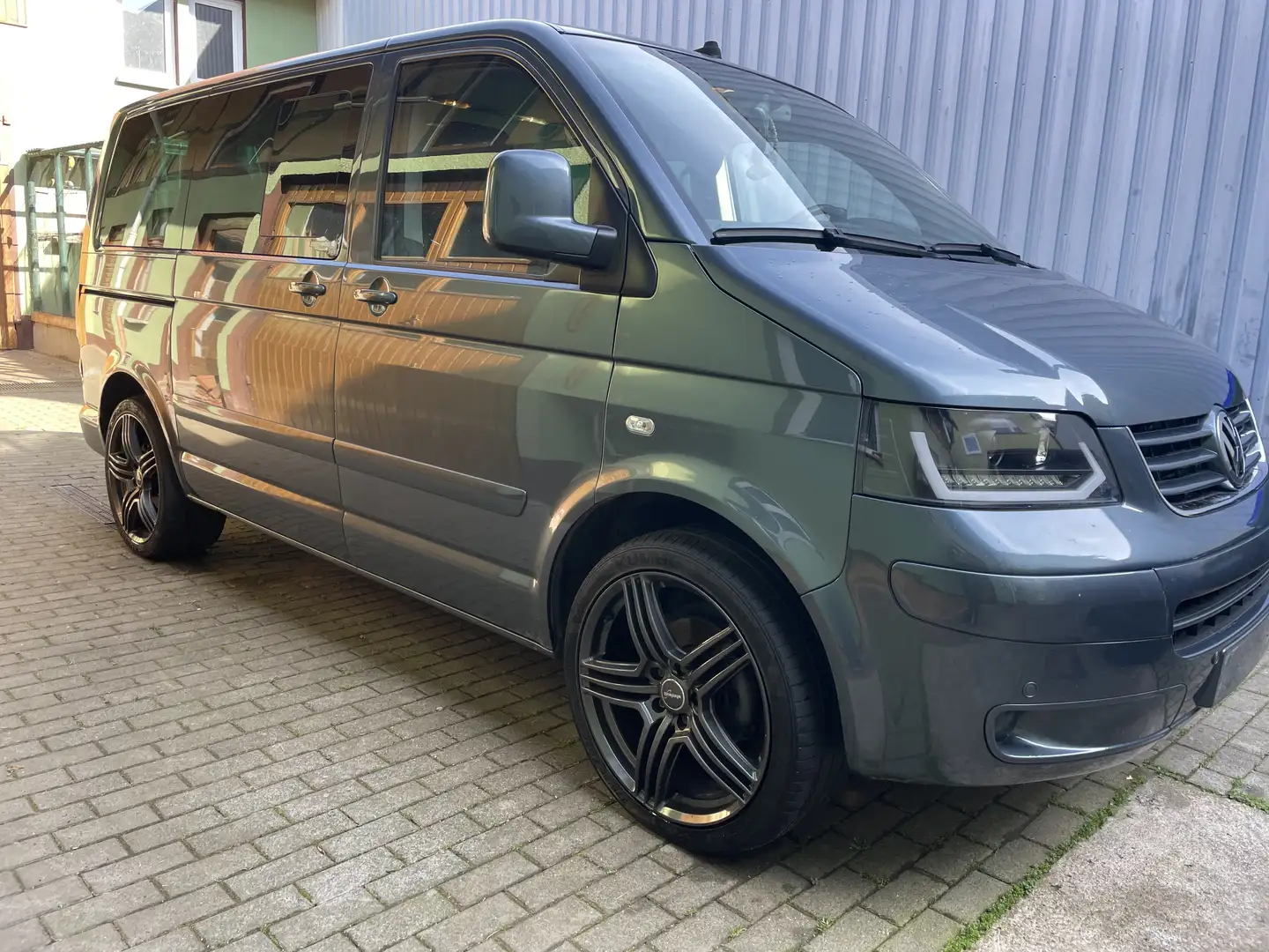 Volkswagen T5 Multivan Highline - 1