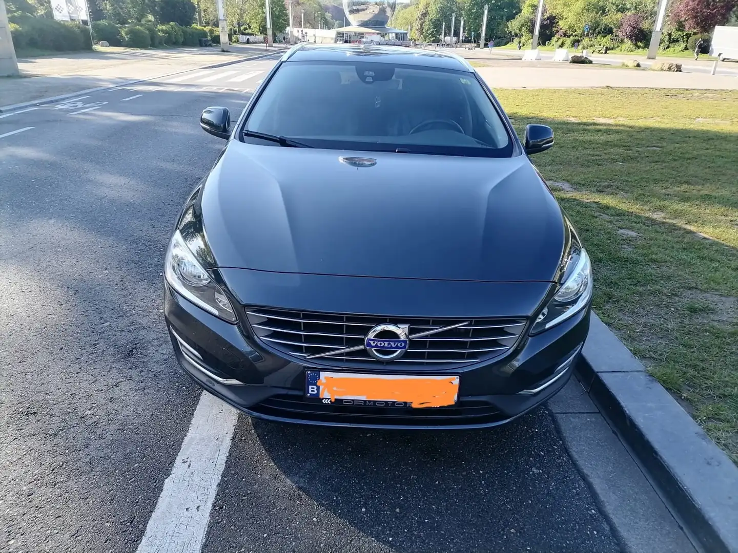 Volvo V60 2.0 D2 Kinetic Geartronic Gris - 2