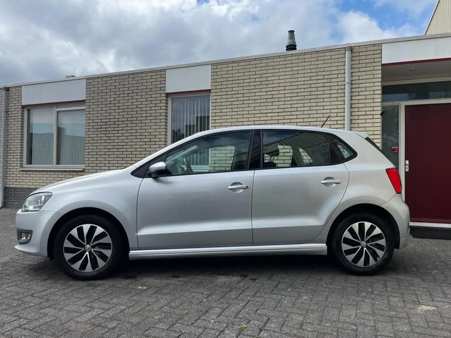 Volkswagen Polo 1.4 TDI BlueMotion Zuinig, Airco, CruiseControl Gris - 2