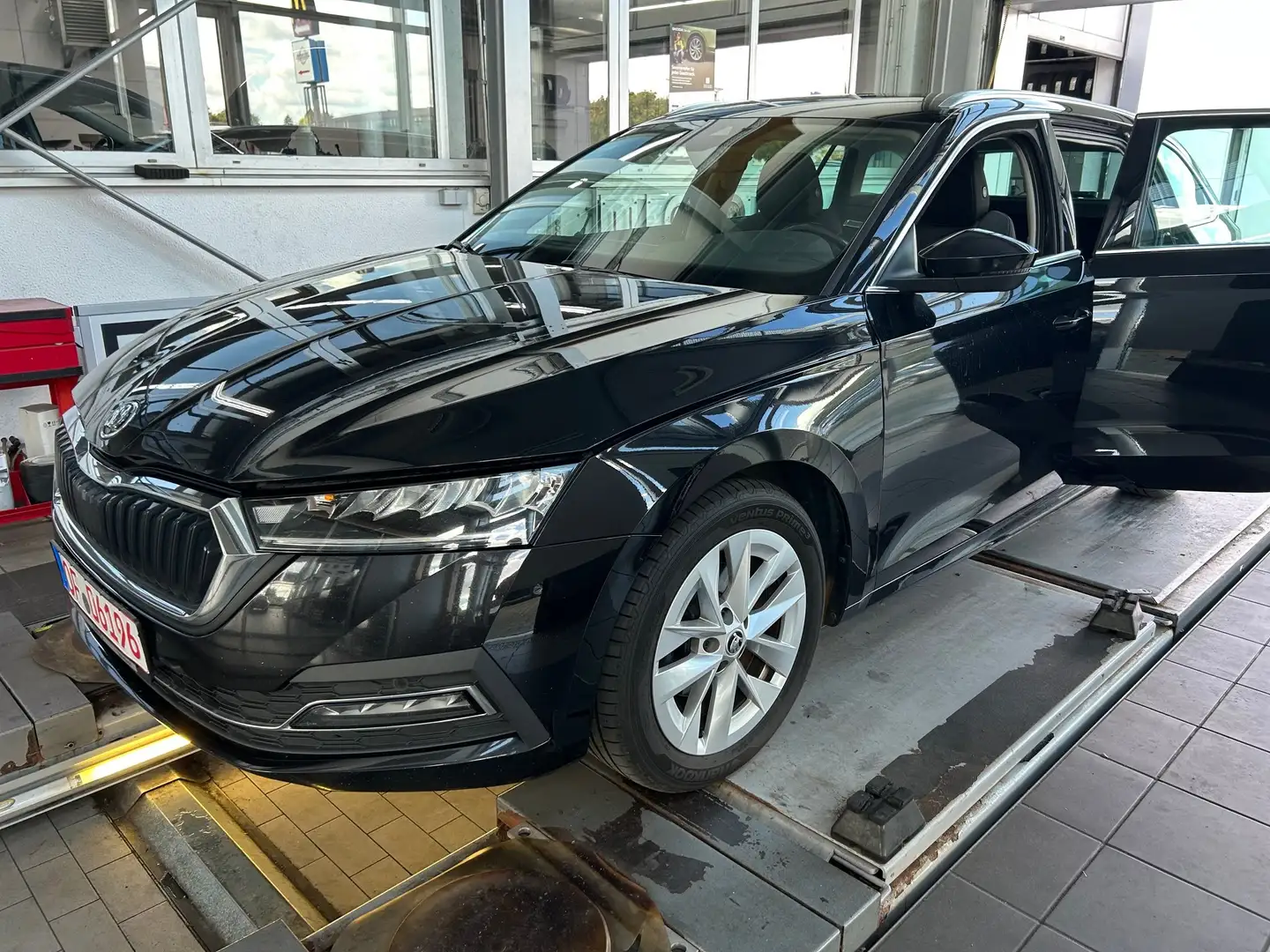 Skoda Octavia Octavia Combi Diesel IV Combi 2.0 TDI DSG Style Schwarz - 2