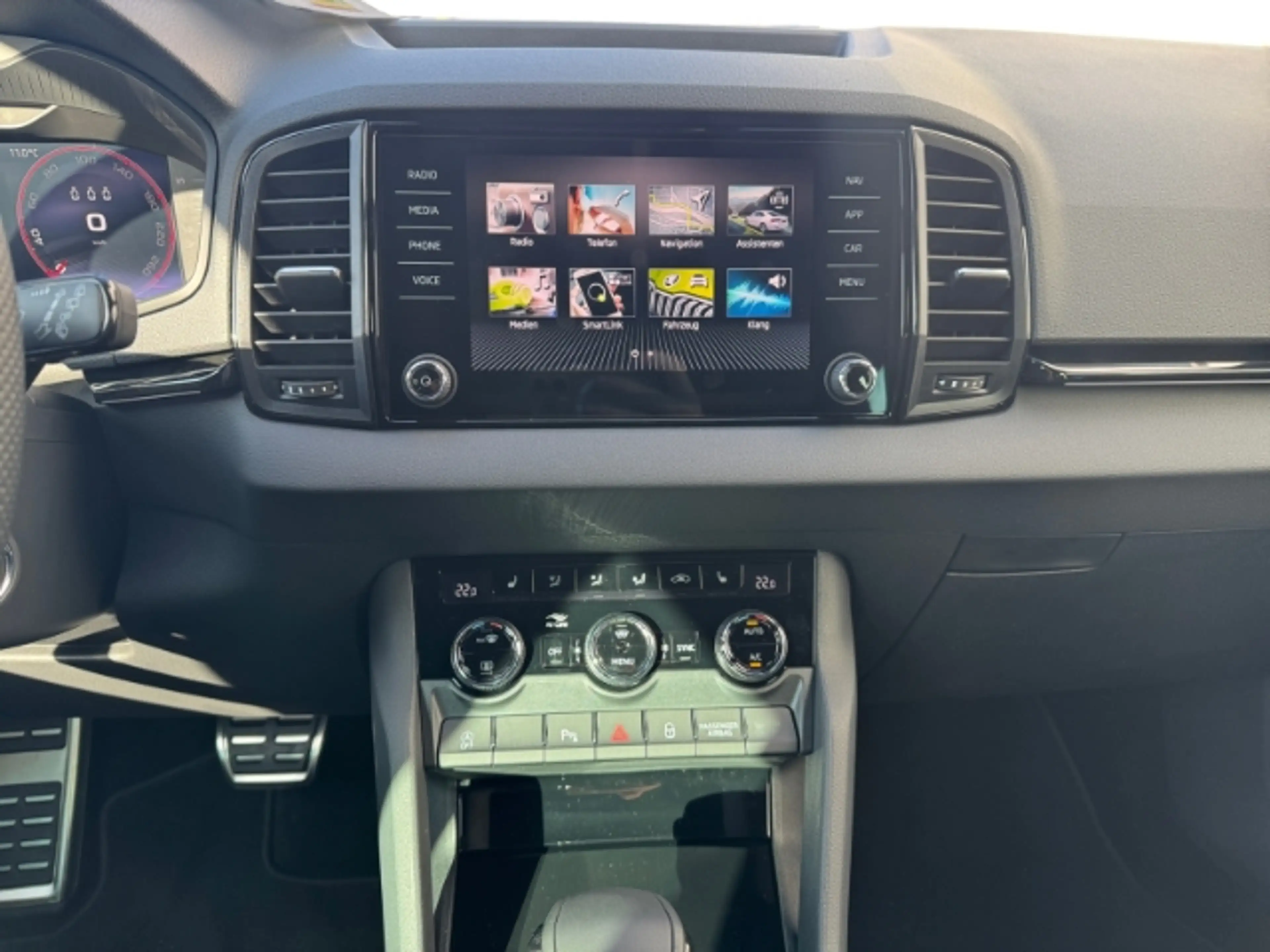 Skoda Karoq 1.5 TSI DSG Sportline MATRIX NAVI AHK 19'' DCC ACC — photo 9