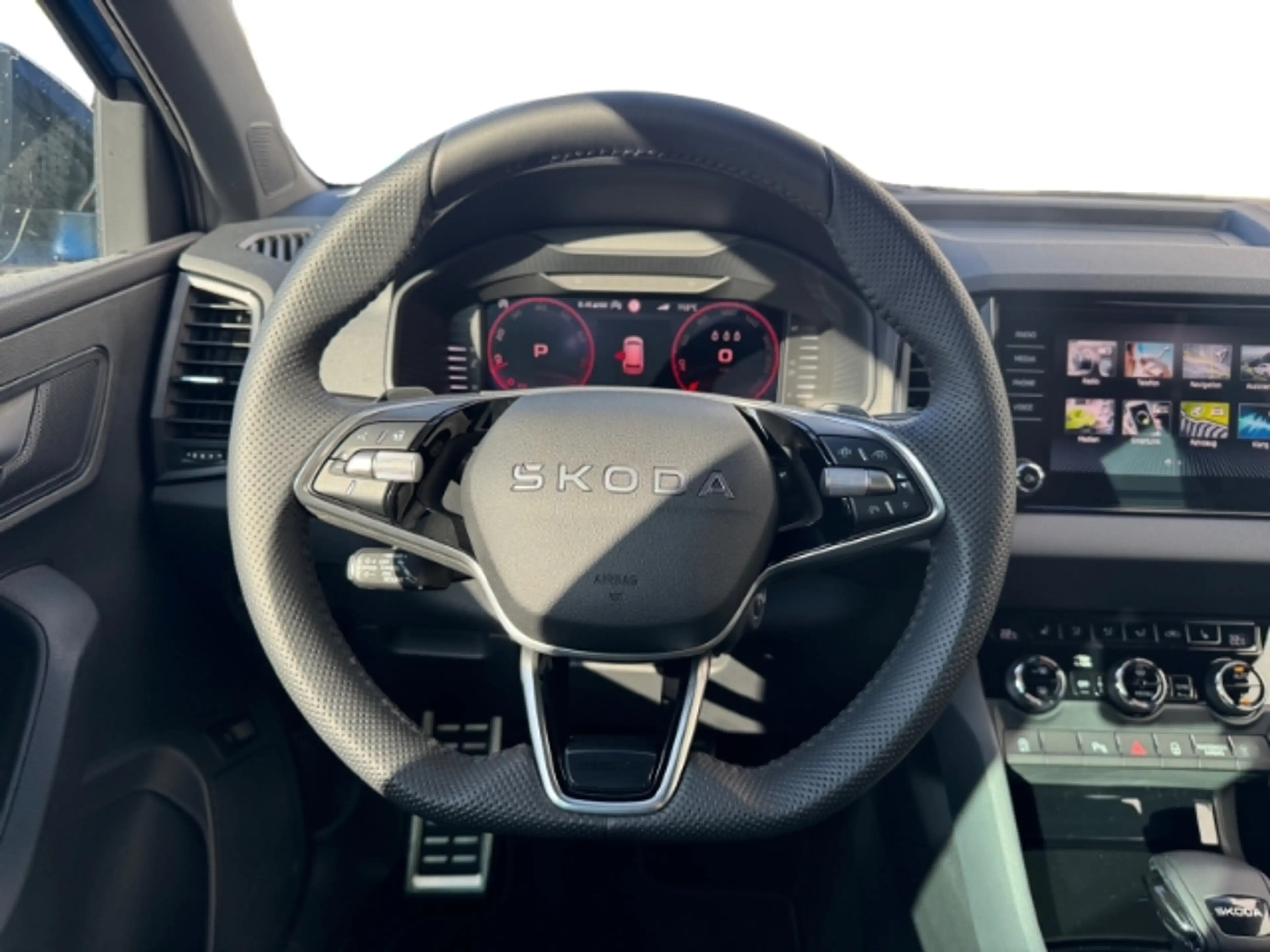 Skoda Karoq 1.5 TSI DSG Sportline MATRIX NAVI AHK 19'' DCC ACC — photo 8