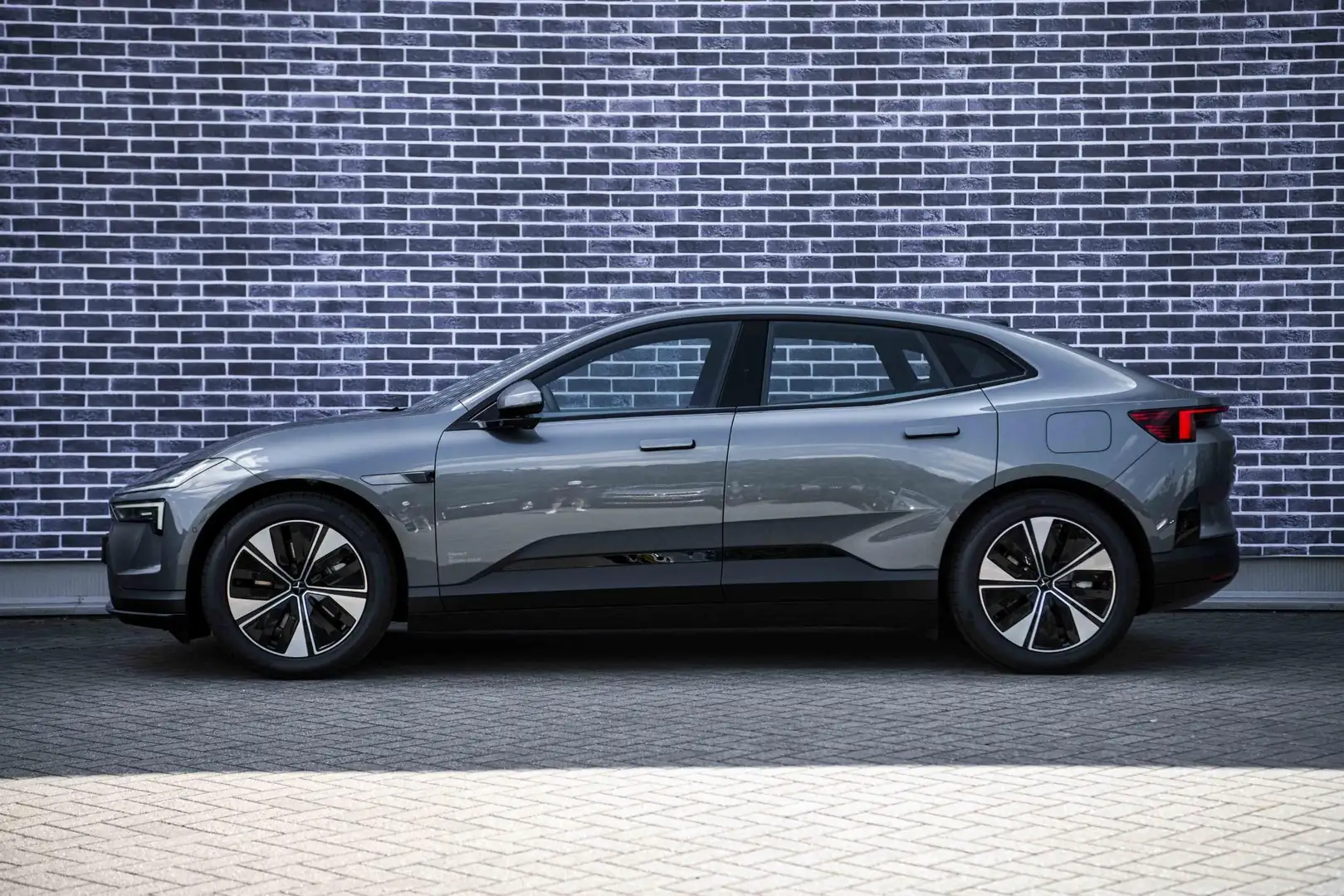 Polestar 4 Long Range Single motor Prime 100 kWh Adaptive cru Grau - 2