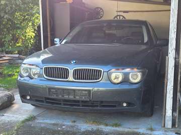 745i